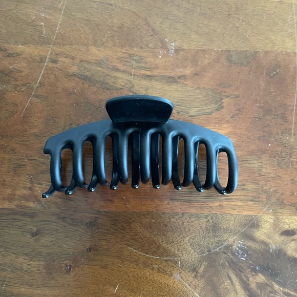 Black Hair Claw Clip - Picture 1 of 1